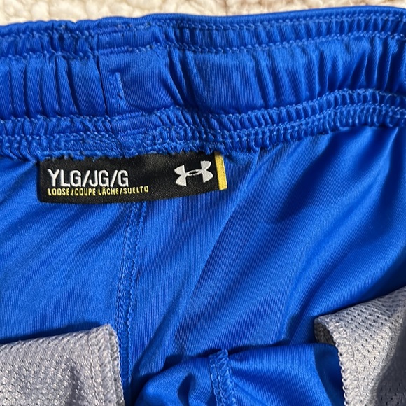 Big boys under armour bundle 2 pair of shorts, 4 shirts sizeYL to  YXL or 14/16. - Picture 5 of 15